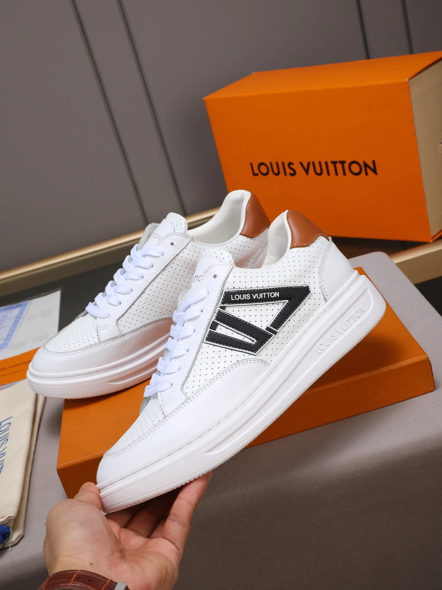 PP420 main model 👍👍👍2025 new LOUIS VUITTON [Luden Yiwei]——LV upper [Lv]🇮🇹Imported first-layer cowhide embossed🇩🇪Inside imported sheepskin lining ➕Non-slip and wear-resistant outsole. Every man's identity is reflected in his elegant and stable upper shoes🚶🏻🚶🏻📯 No matter the wind or rain, the shoe last remains unchanged and can stand the test of time🔍️. ——Code number: 38-44 (45 can be customized)